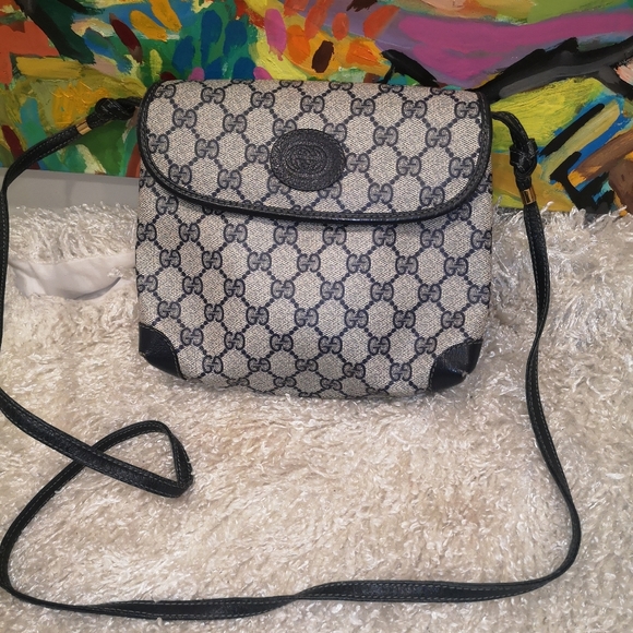 Gucci Handbags - Authentic Gucci vintage crossbody bag